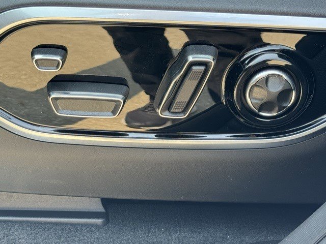 New 2025 Jeep Grand Cherokee Overland w/ Luxury Tech Group IV image 12