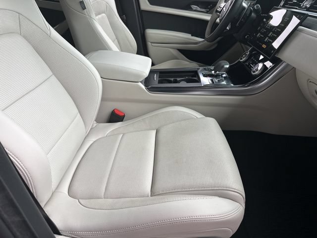 Used 2024 Jaguar XF R-Dynamic SE RWD image 37