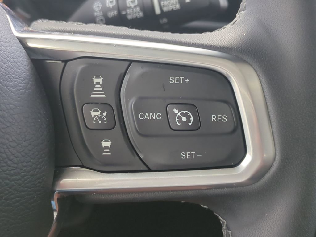 Used 2025 Jeep Wrangler Unlimited Sahara w/ Safety Group AWD/4WD image 27