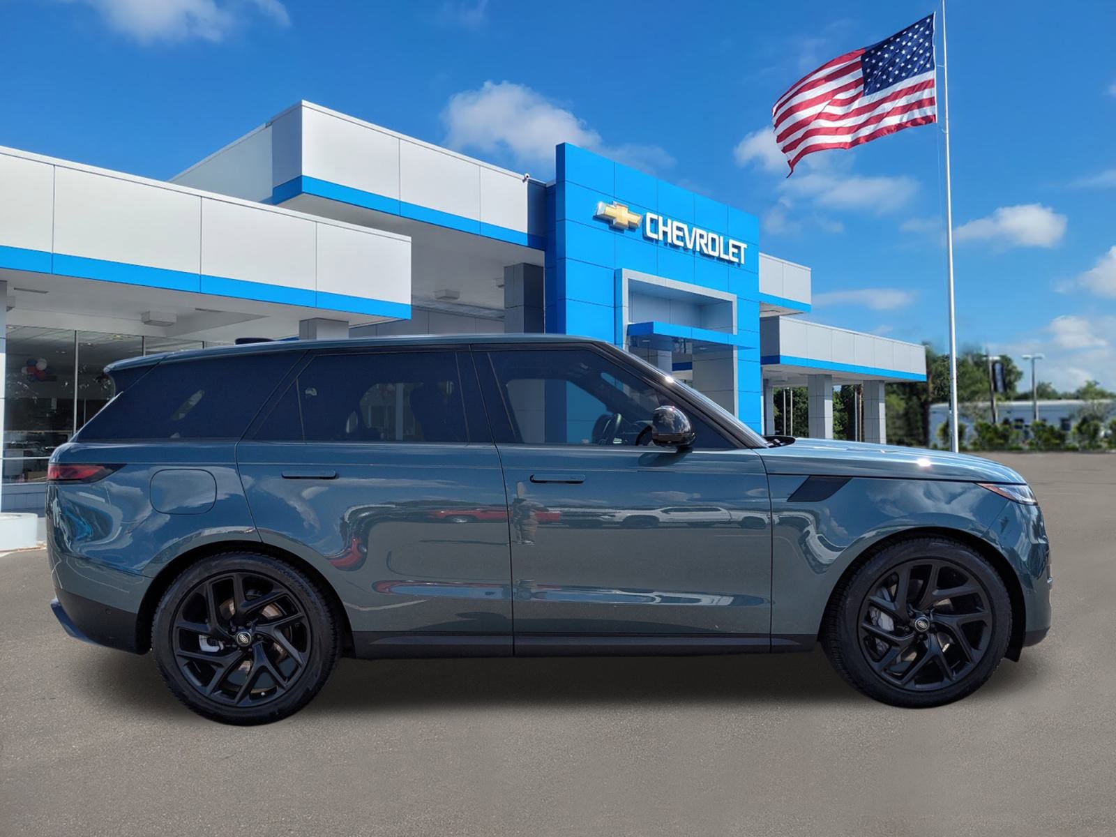 Used 2024 Land Rover Range Rover Sport SE image 3