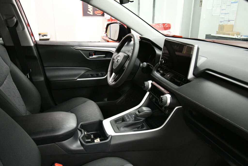 Used 2025 Toyota RAV4 XLE w/ Convenience Package image 32