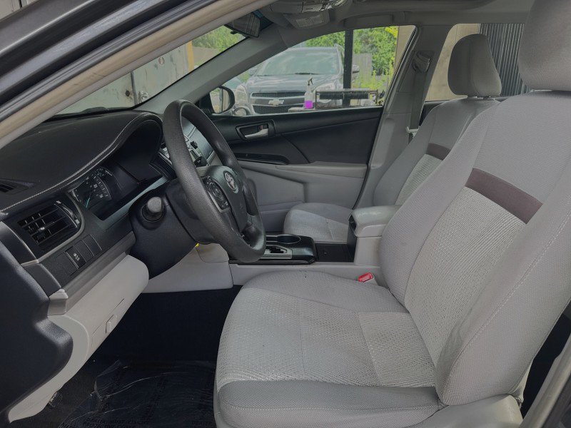 Used 2013 Toyota Camry LE FWD image 14