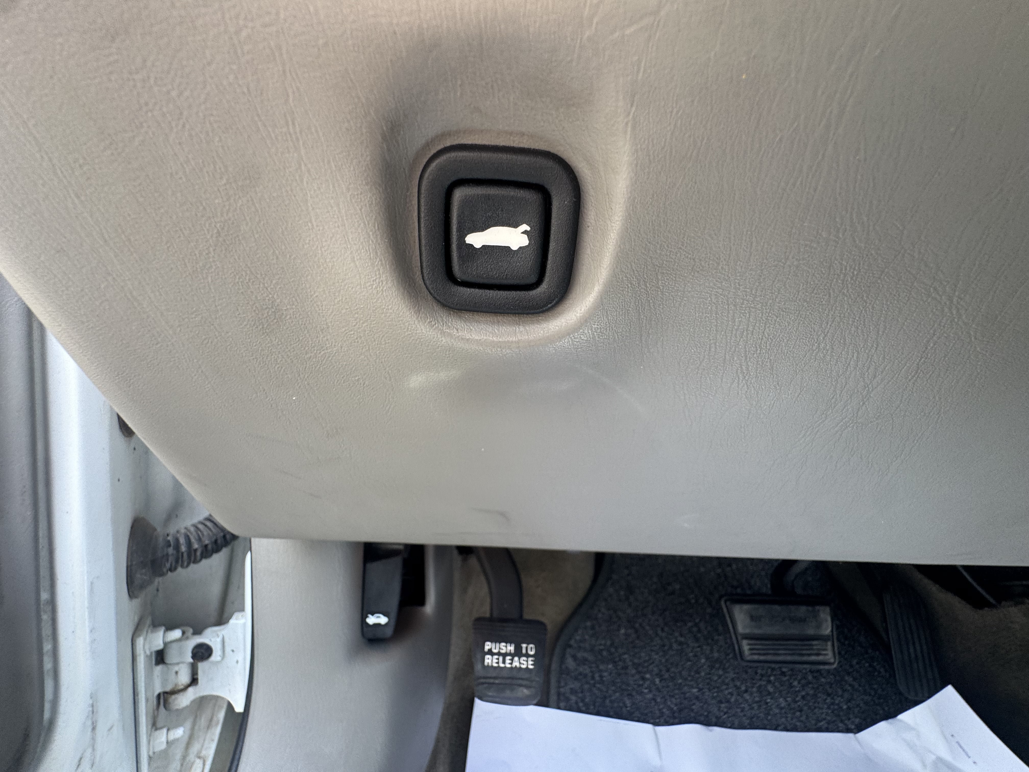 Used 1999 Chevrolet Malibu w/ Preferred Equipment Group 1 FWD image 18