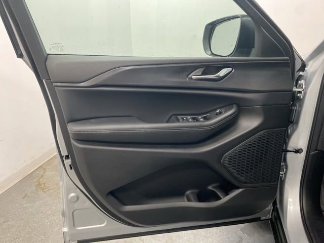 Used 2025 Jeep Grand Cherokee Laredo X w/ Luxury Tech Group I image 18