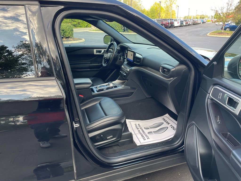 Used 2020 Ford Explorer XLT w/ Equipment Group 202A image 28