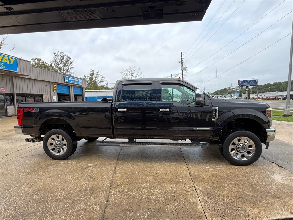 Used 2019 Ford F350 Lariat w/ Chrome Package AWD/4WD image 3