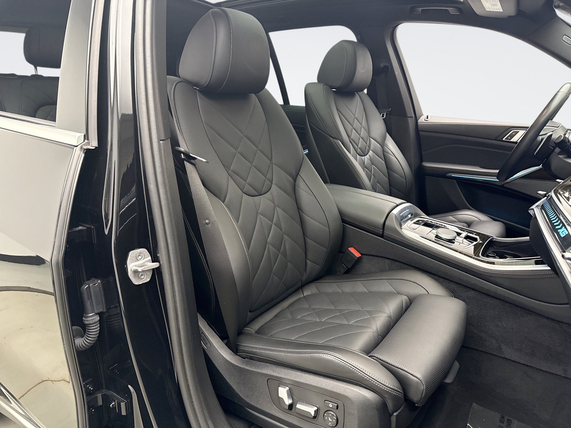 Used 2024 BMW X5 xDrive40i w/ Premium Package AWD/4WD image 17
