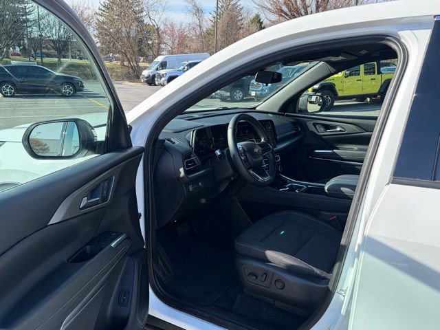 Used 2025 Chevrolet Traverse LT image 14