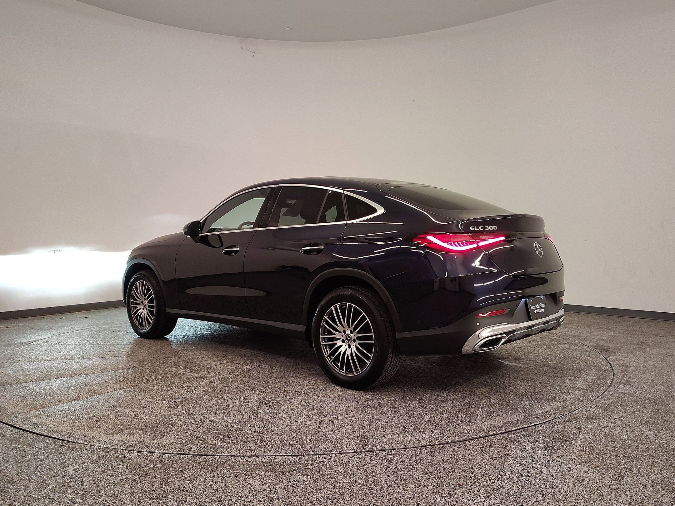 Used 2024 Mercedes-Benz GLC 300 4MATIC image 3