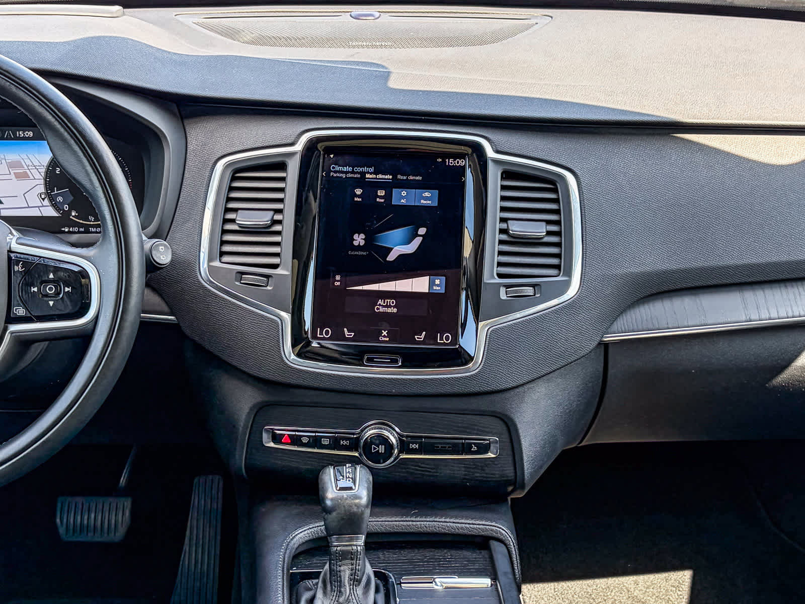 Used 2020 Volvo XC90 T6 Momentum AWD/4WD image 12