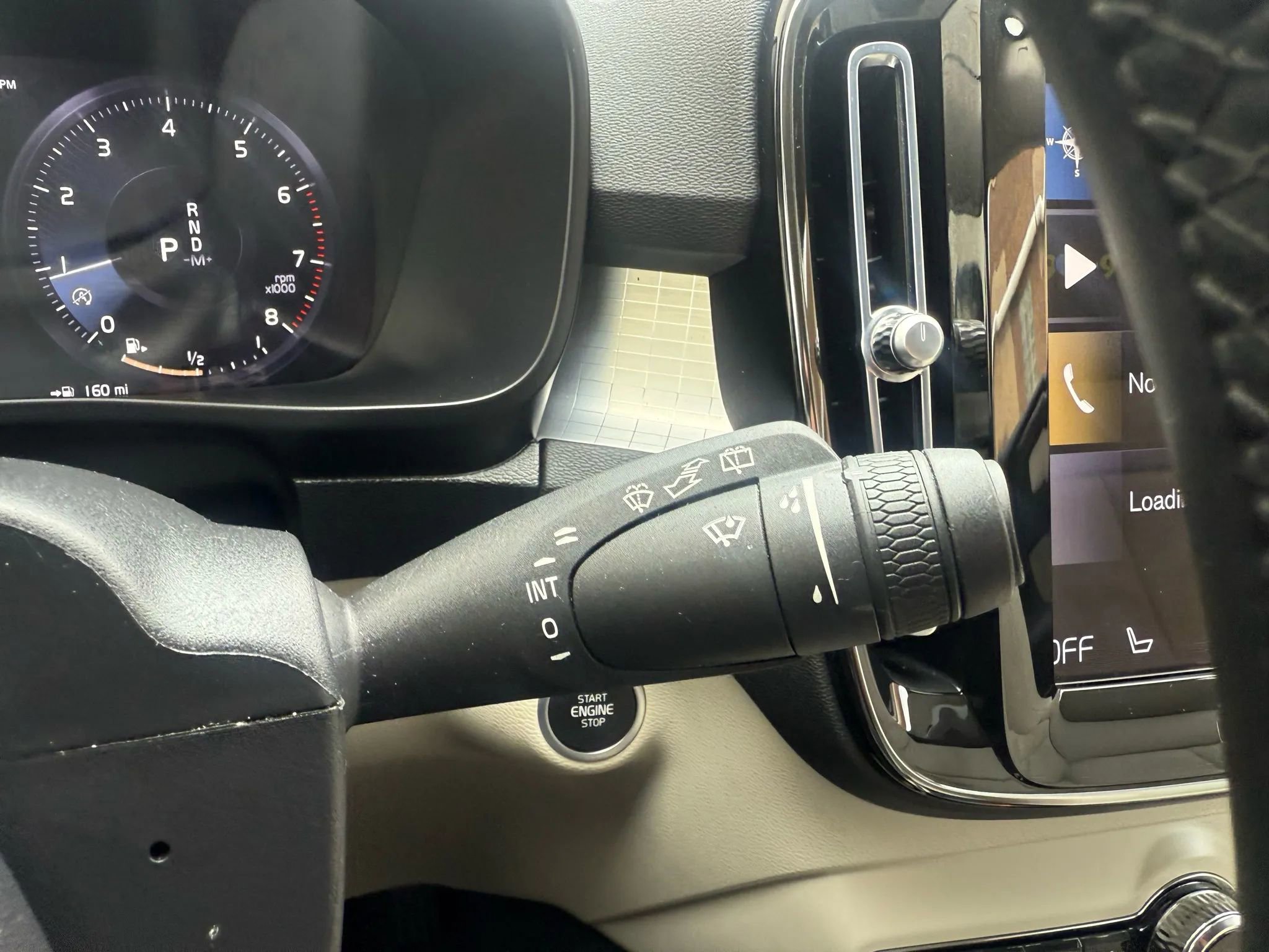 Used 2022 Volvo XC40 T5 Momentum image 15