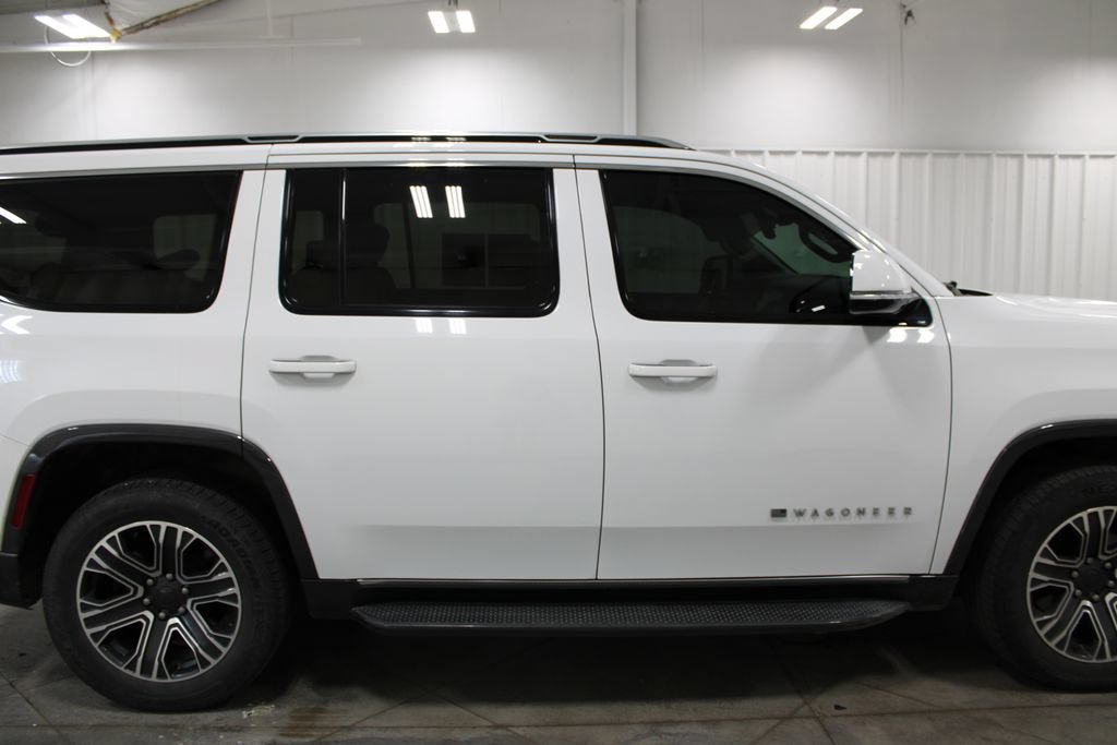 Used 2022 Jeep Wagoneer Series III w/ Flexible Seating Group AWD/4WD image 11