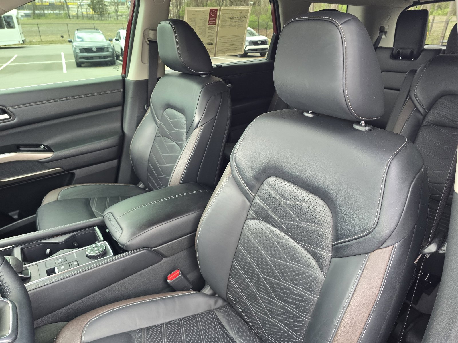 Used 2023 Nissan Pathfinder Platinum image 13