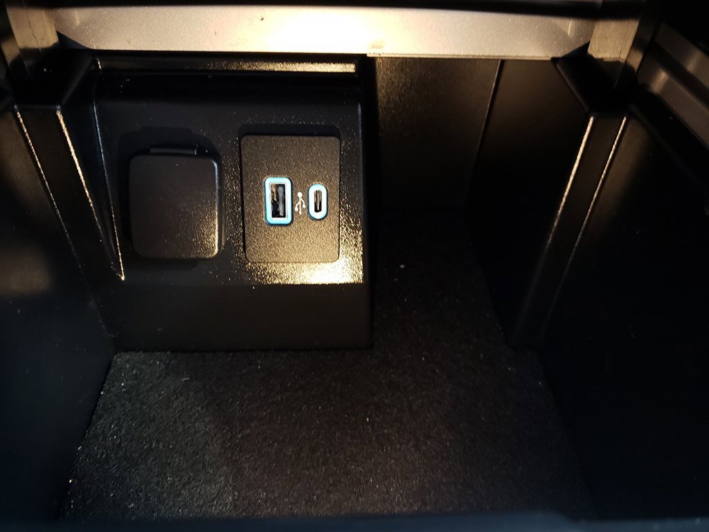 Used 2023 Ford Explorer XLT image 28