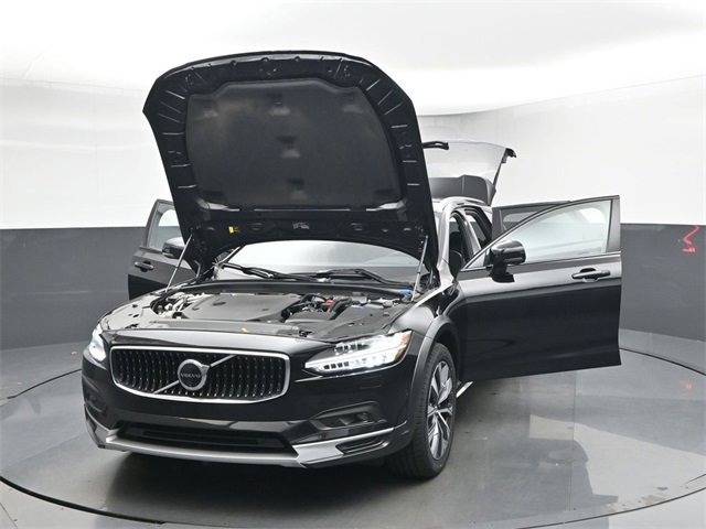 Certified 2024 Volvo V90 B6 Cross Country Plus image 54