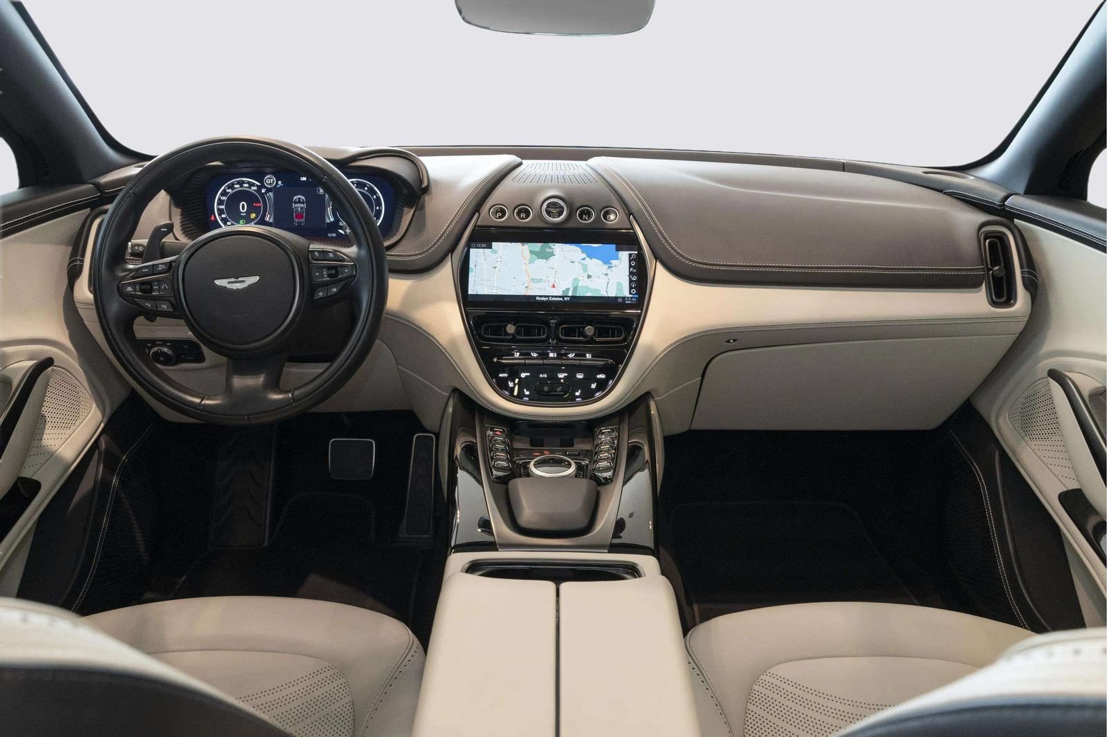 Used 2024 Aston Martin DBX AWD/4WD image 34