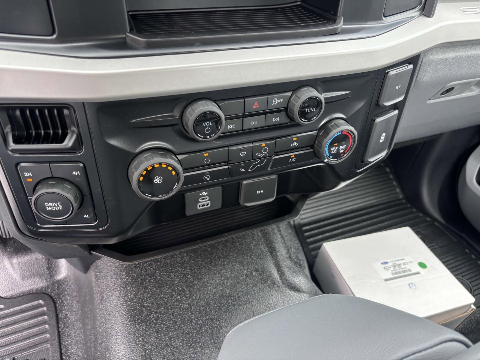 New 2025 Ford F550 4x4 Regular Cab Super Duty image 10