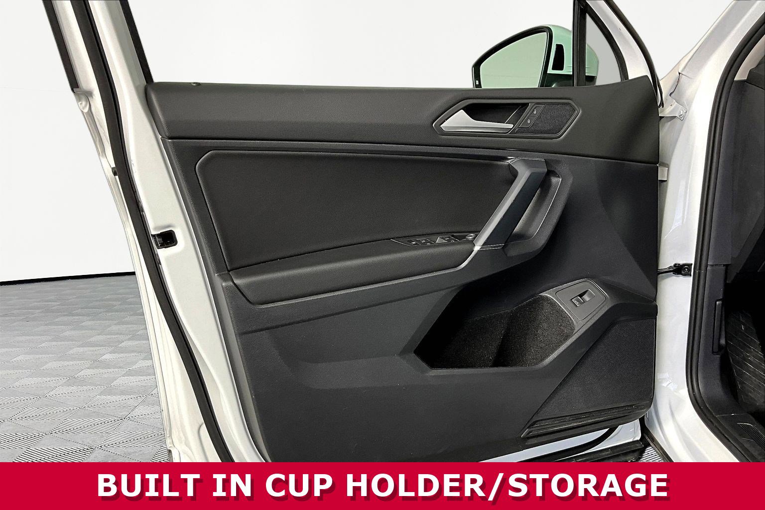 Used 2020 Volkswagen Tiguan SEL AWD/4WD image 18