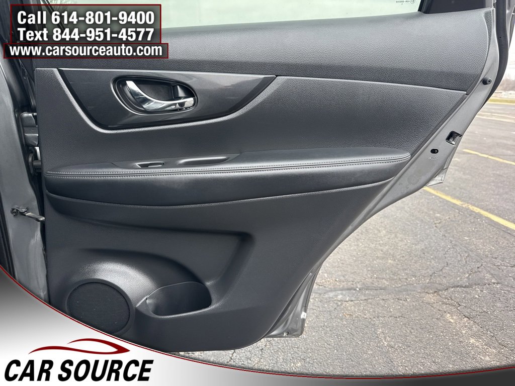 Used 2018 Nissan Rogue SV w/ Premium Package image 37