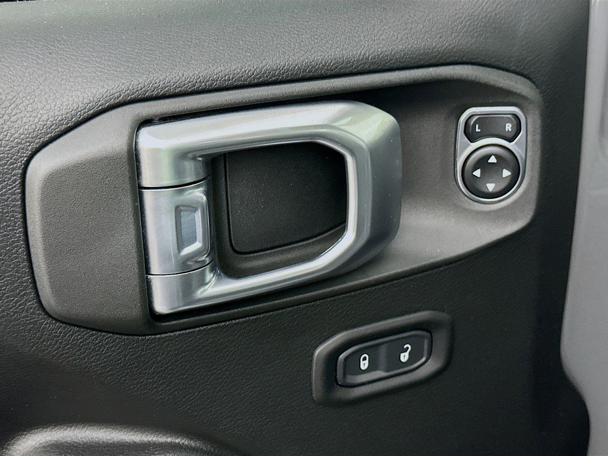 Used 2023 Jeep Wrangler Rubicon w/ Cold Weather Group image 15