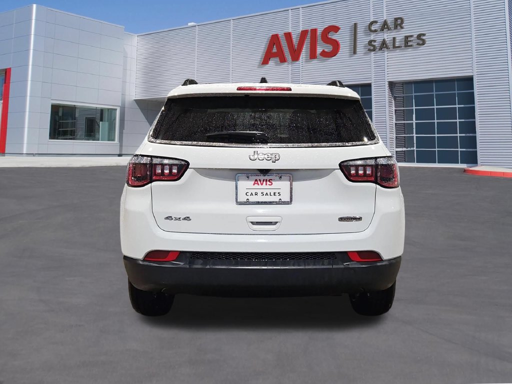 Used 2025 Jeep Compass Latitude w/ Sun & Sound Group AWD/4WD image 7