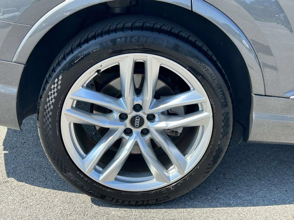 Used 2018 Audi Q7 3.0T Prestige AWD/4WD image 9