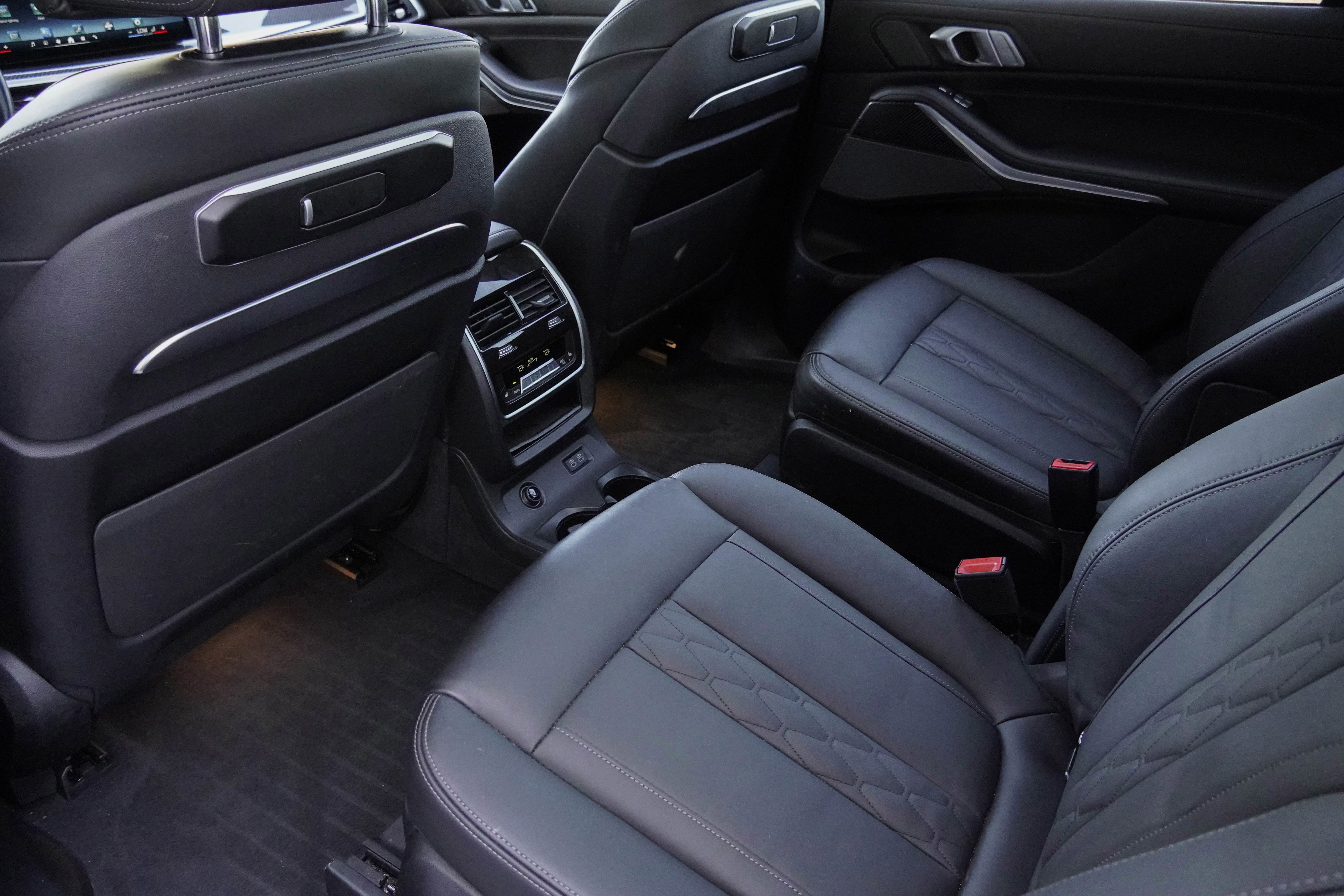 Certified 2024 BMW X7 M60i w/ Executive Package image 36