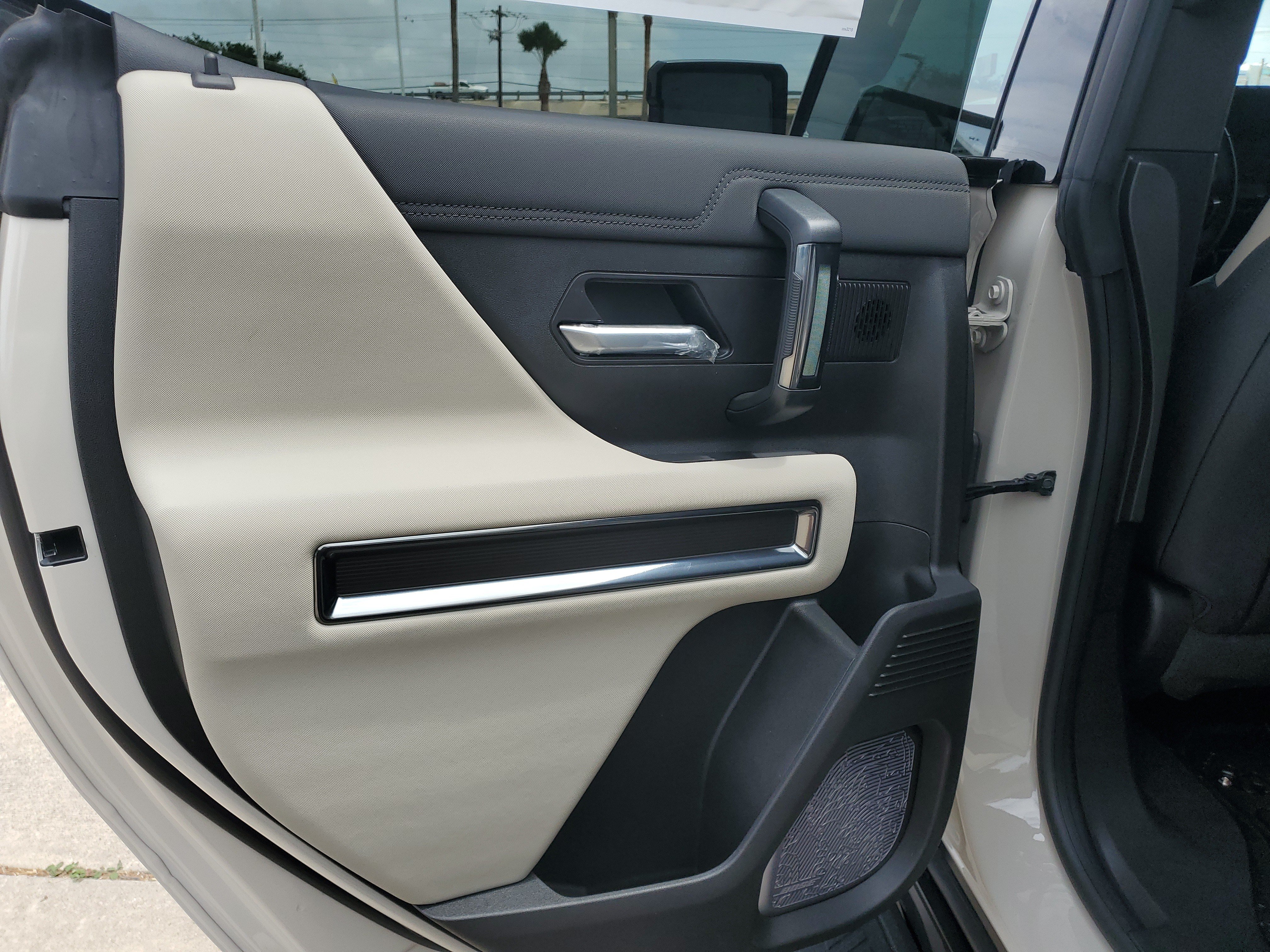 New 2026 GMC Hummer EV SUV w/ LPO, Roof Cross Rail Package AWD/4WD image 16
