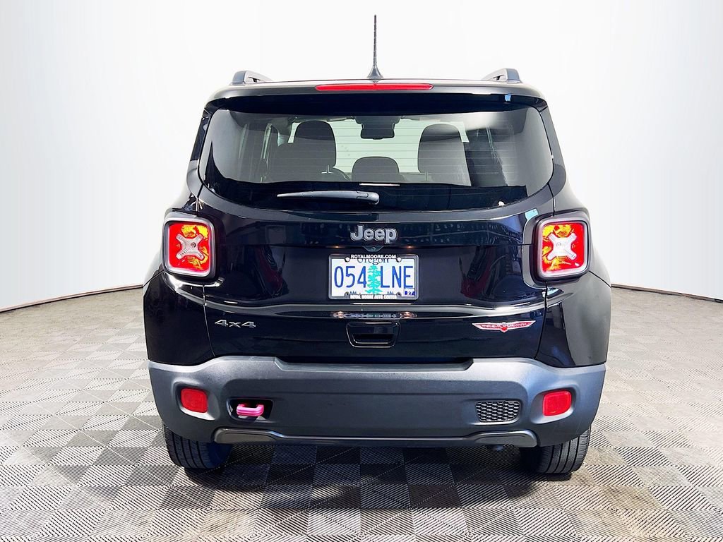 Used 2018 Jeep Renegade Trailhawk w/ UConnect 8.4 Nav Group AWD/4WD image 7