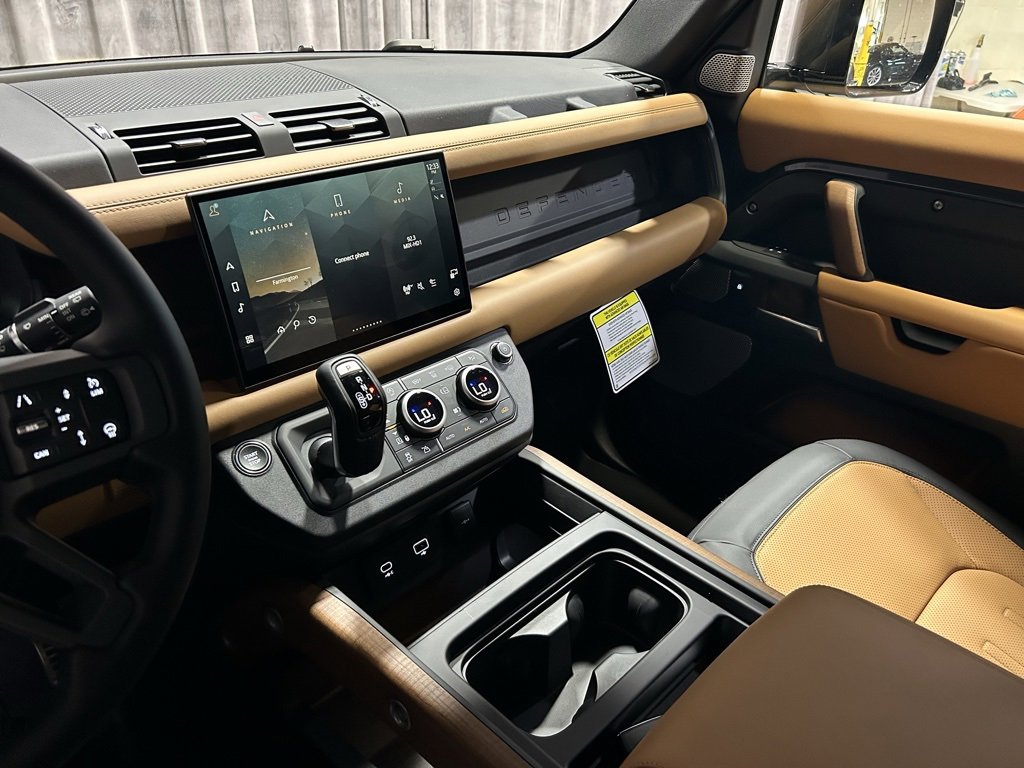 Used 2024 Land Rover Defender 130 X image 25