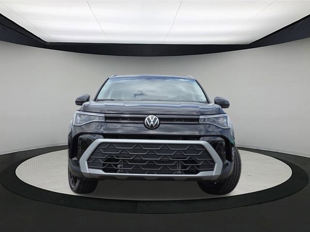 New 2025 Volkswagen Taos SE image 2