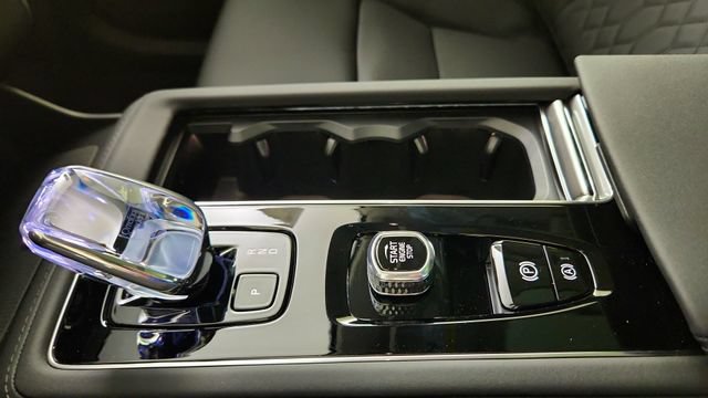 New 2026 Volvo XC90 B5 Plus w/ Protection Package Premier AWD/4WD image 17