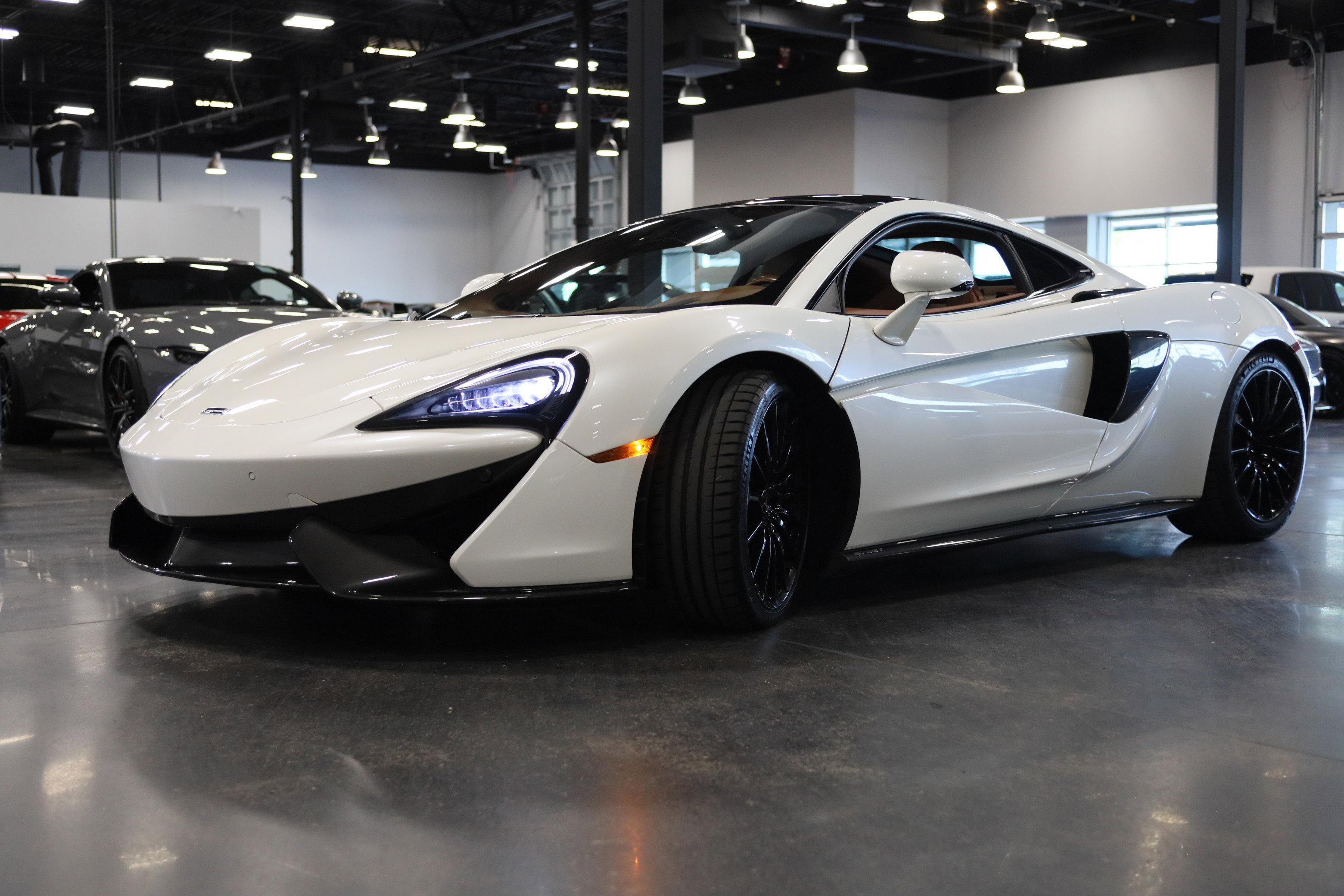 Used 2017 McLaren 570S RWD image 3