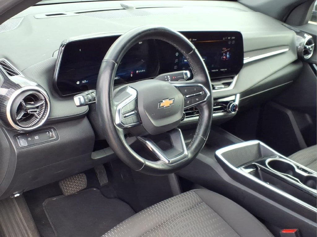 Used 2025 Chevrolet Equinox LT w/ Safety and Technology Package FWD image 16
