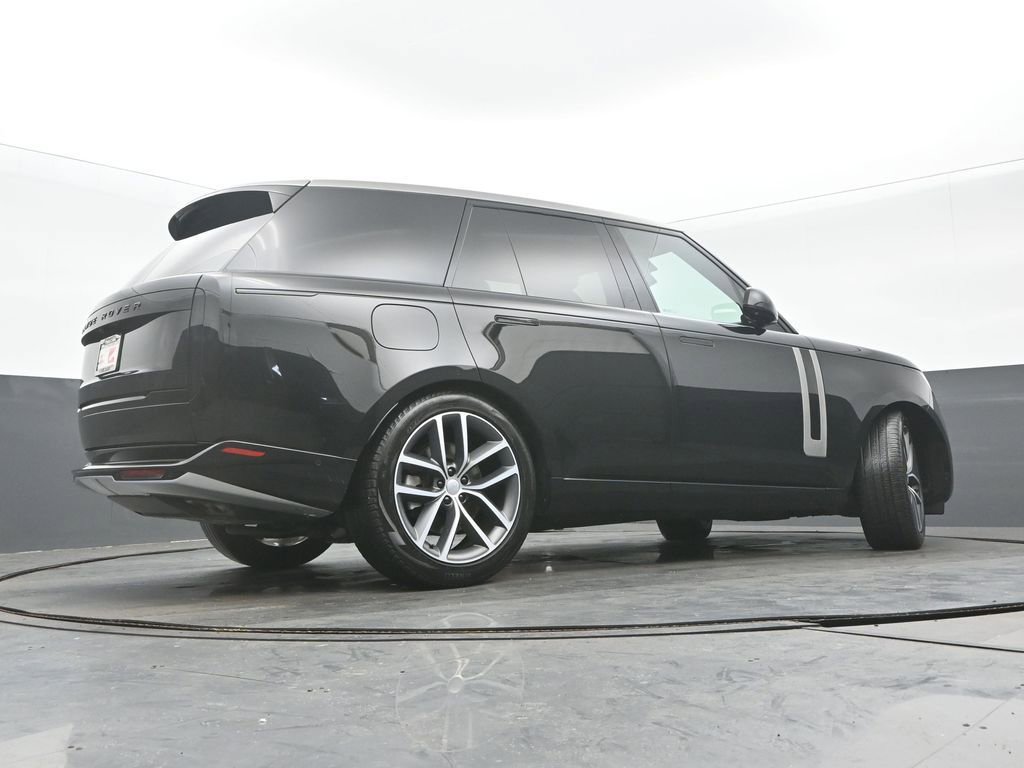 Used 2024 Land Rover Range Rover SE image 32