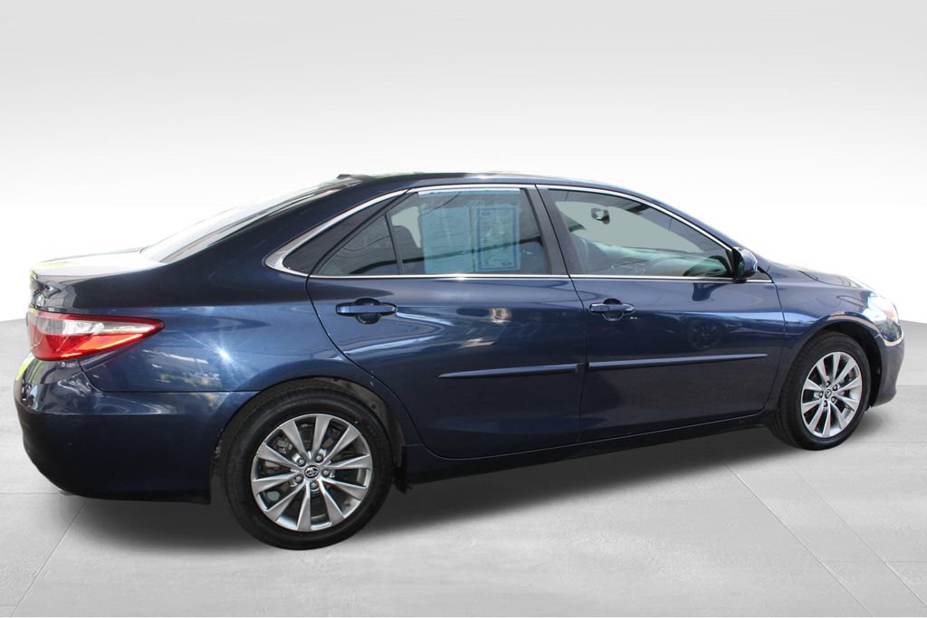 Used 2015 Toyota Camry XLE w/ Moonroof Package FWD image 16