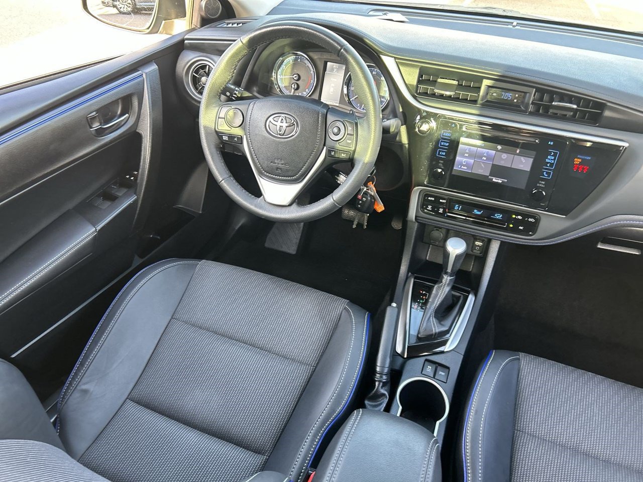 Used 2018 Toyota Corolla SE FWD image 11