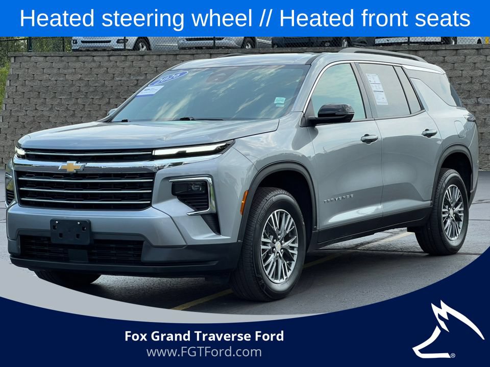 Used 2026 Chevrolet Traverse LT AWD/4WD image 1