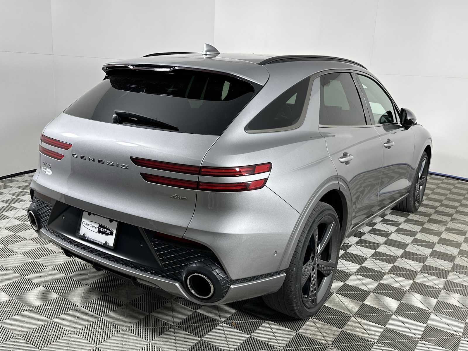 Used 2022 Genesis GV70 2.5T w/ Sport Prestige Package image 8