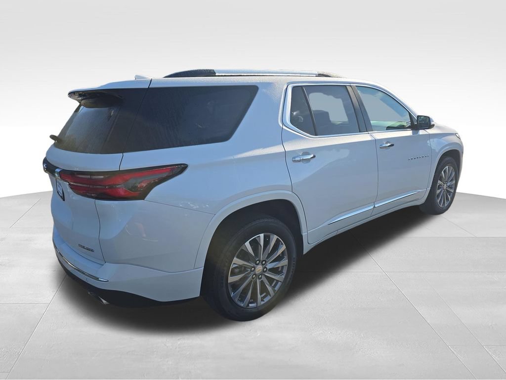 Used 2023 Chevrolet Traverse Premier FWD image 5