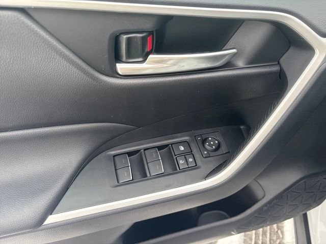 Used 2025 Toyota RAV4 XLE image 12