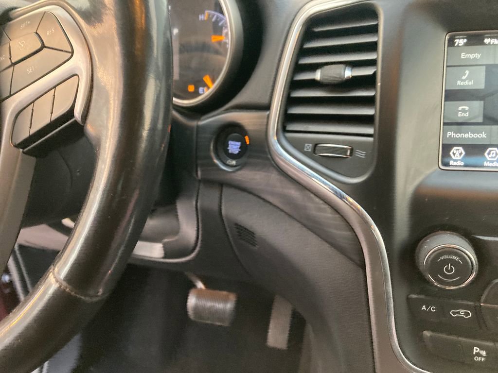 Used 2020 Jeep Grand Cherokee Laredo image 22