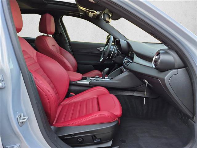 Used 2025 Alfa Romeo Giulia w/ Veloce Package Rwd image 23