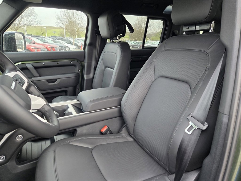 New 2026 Land Rover Defender 110 X-Dynamic SE image 11