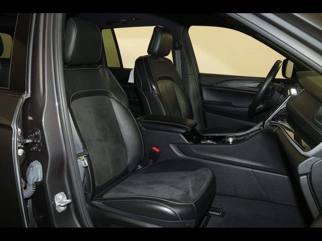 Used 2022 Jeep Grand Cherokee Altitude image 28