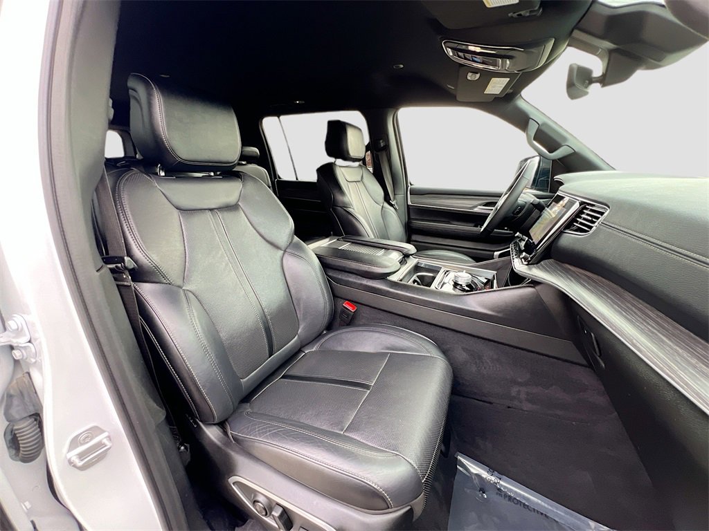 Used 2024 Jeep Wagoneer Series II w/ Flexible Seating Group image 29