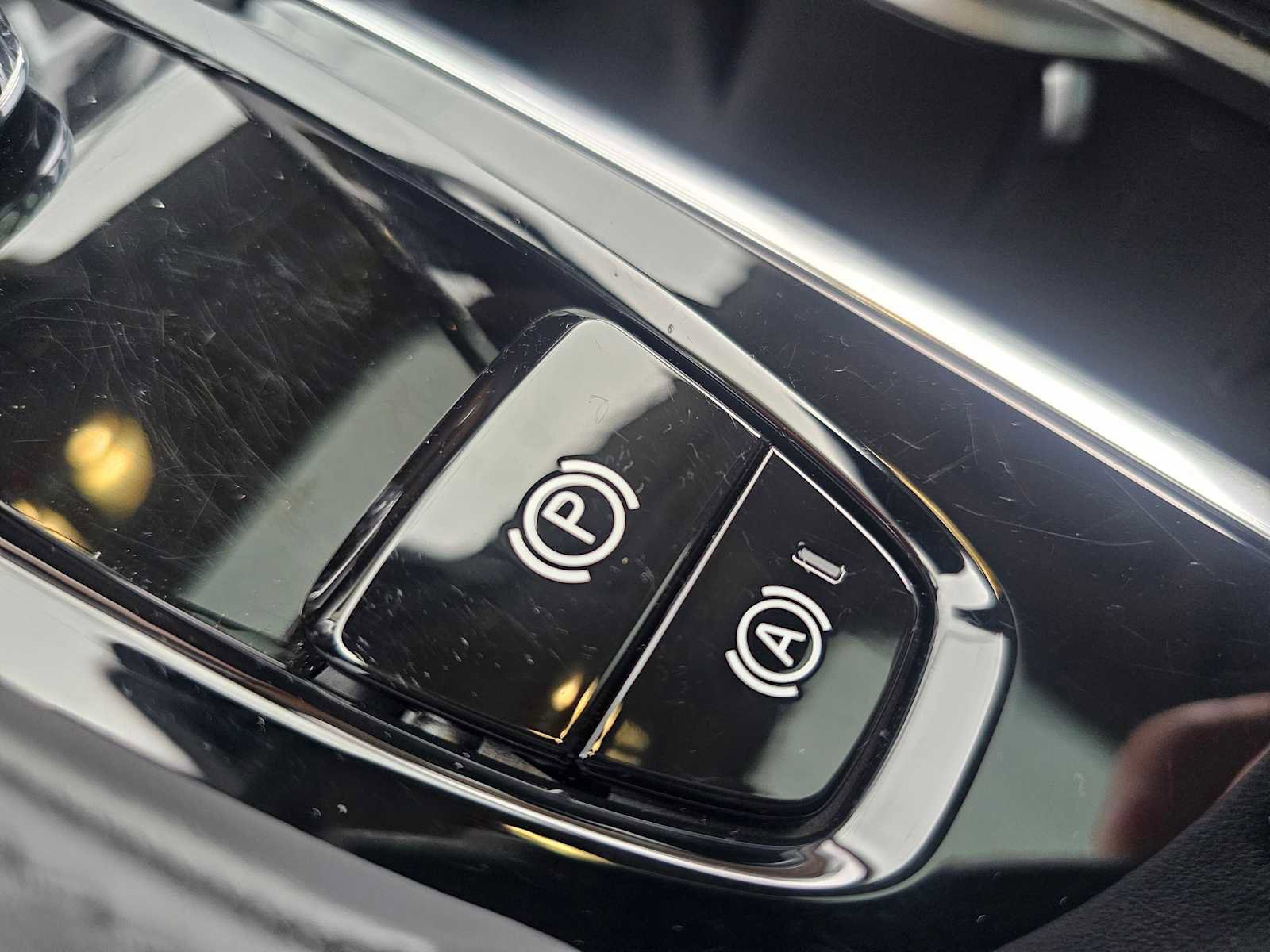 Certified 2025 Volvo XC90 T8 Plus w/ Protection Package Premier image 38