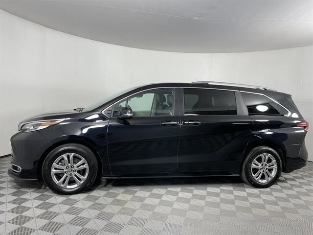 Certified 2023 Toyota Sienna Platinum image 5