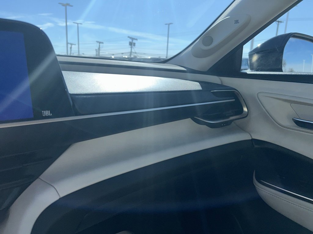 Used 2023 Toyota Crown Limited image 28