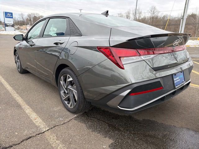 Used 2025 Hyundai Elantra Sport image 4